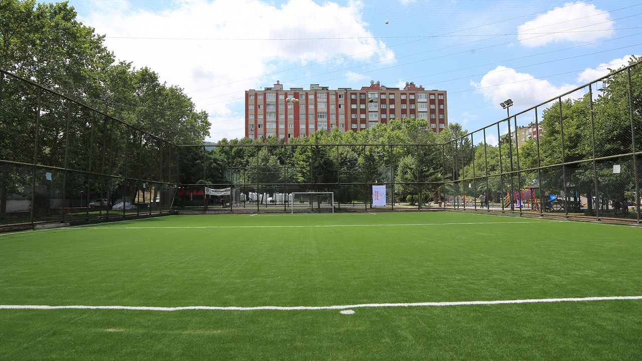 Şehit Öğretmen Hüseyin Ağırman Parkı Futbol Sahası yenilendi