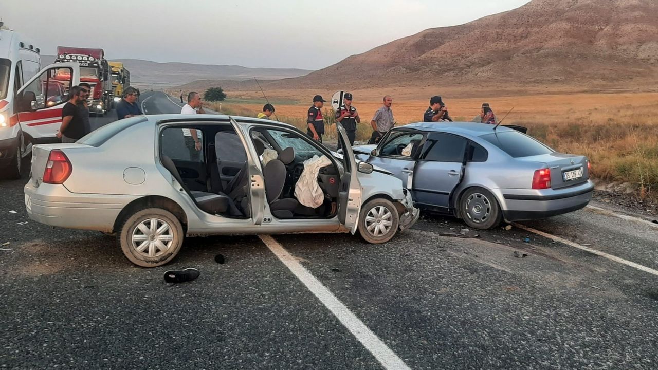 Çankırı'da otomobiller çarpıştı: 1 ölü, 7 yaralı