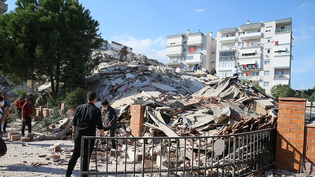 İzmir depreminin üzerinden 3 yıl geçti, konut kredi sorunu çözülemedi 