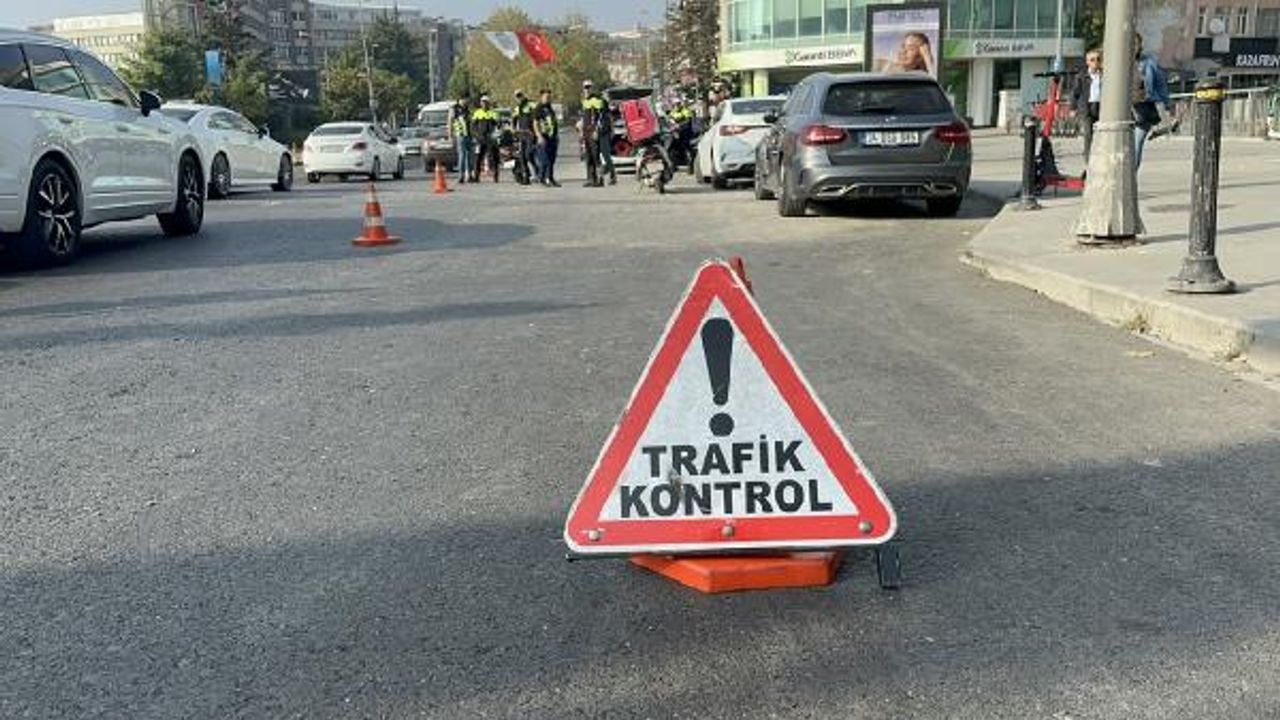 Kadıköy'de kurallara uymayan 13 motosiklet sürücüsüne 18 bin lira ceza