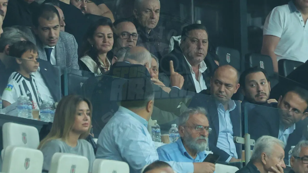 Beşiktaş'ın Avrupa maçına giden GS’li başkan parmak sallayarak stadyumdan ayrıldı