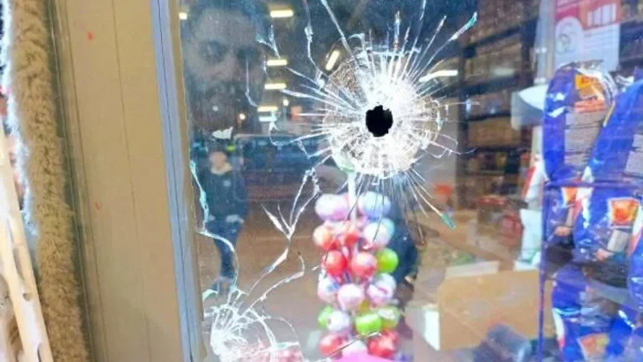 Esenyurt'ta markete silahlı saldırı