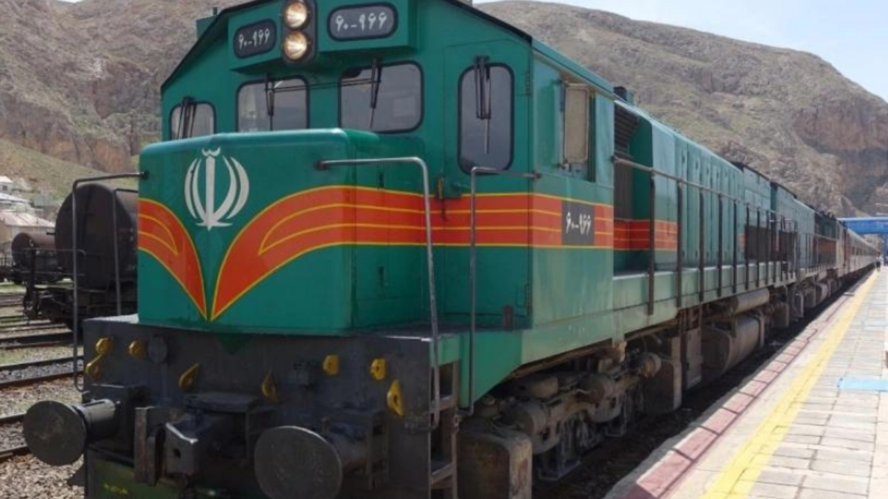 Azerbaycan'ı İran üzerinden Nahçıvan'a bağlayacak demir yolu inşa edilecek