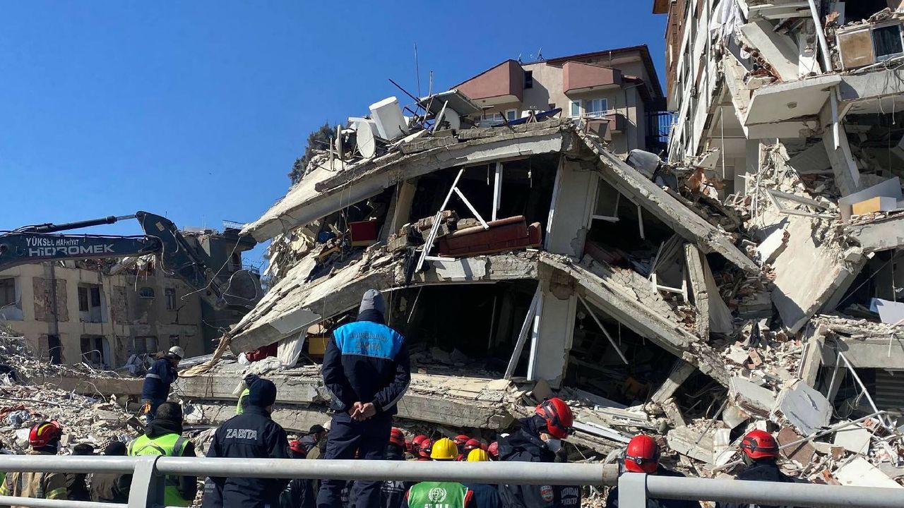 Depremde 5 kişiye mezar olan İnci Apartmanı'nın statik proje müellifi tutuklandı