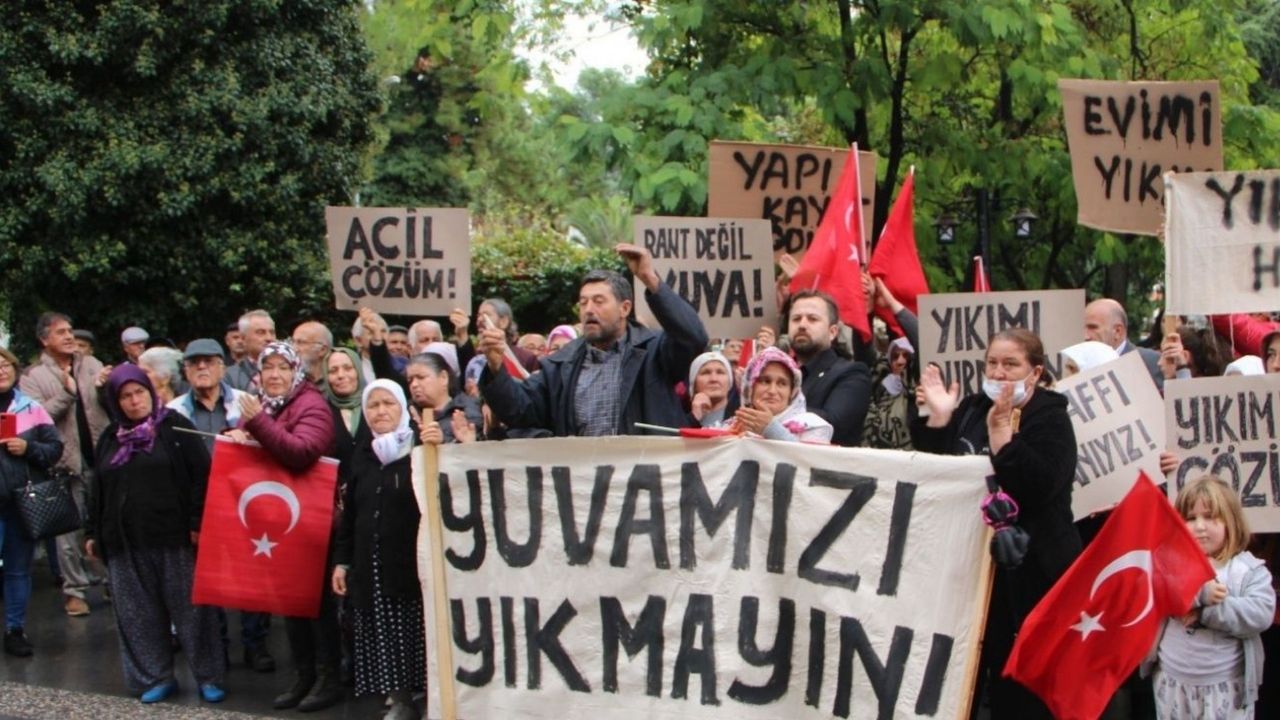 ​​​​​​​Menteşe'de "İmar Barışı Mağdurları" evlerin yıkılmasını protesto etti  