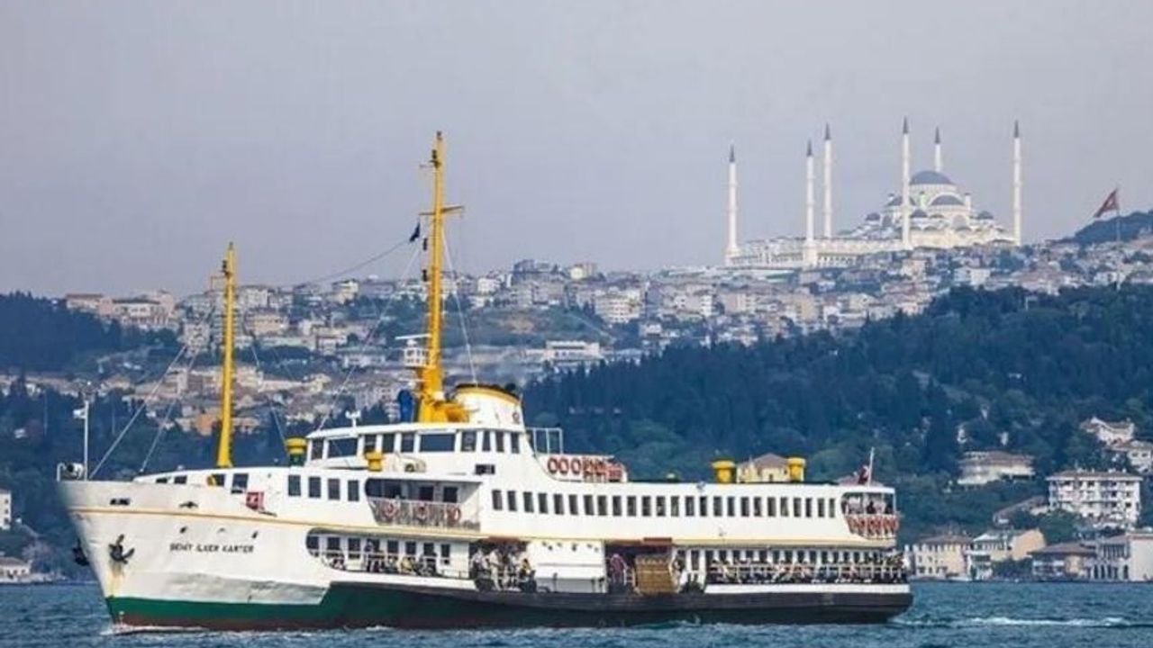 İstanbul Boğazı'nda gemi trafiği durduruldu: Şehir Hatları seferleri iptal edildi