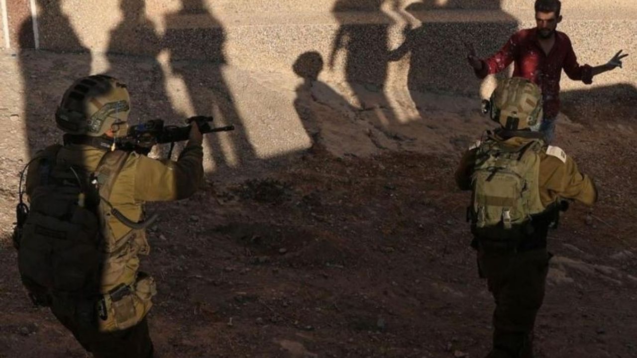 İşgalci İsrail polisi Kur'an'dan ayet paylaşan Filistinliyi gözaltına aldı
