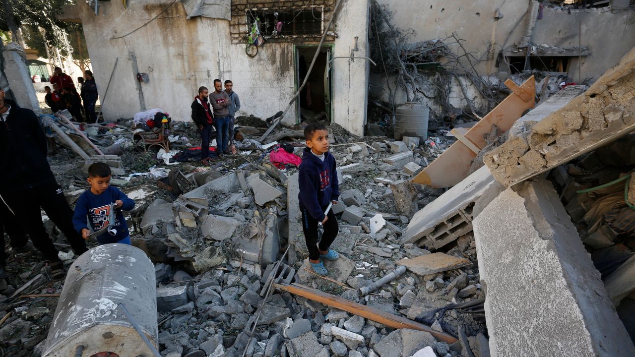 Ebu Zuhri: "Gazze, modern tarihin gördüğü en çirkin savaşta yanıyor"