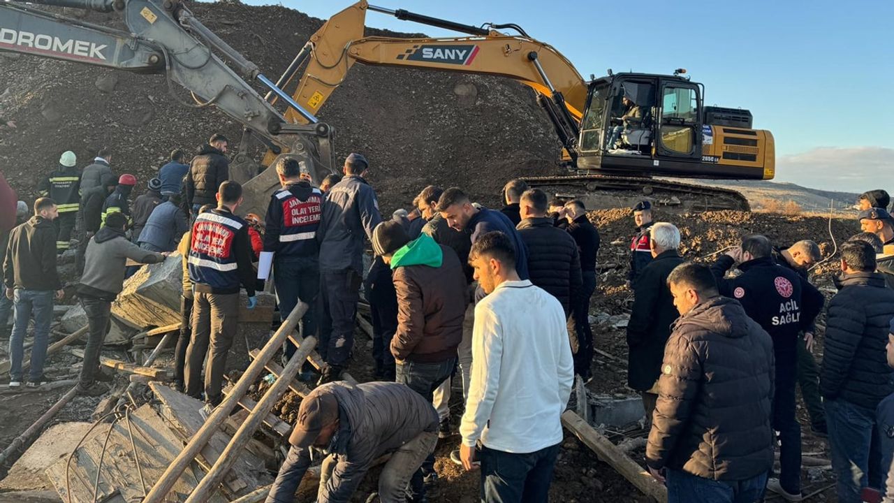 Kum ocağı istinat duvarı çöktü: 1 işçi hayatını kaybetti!