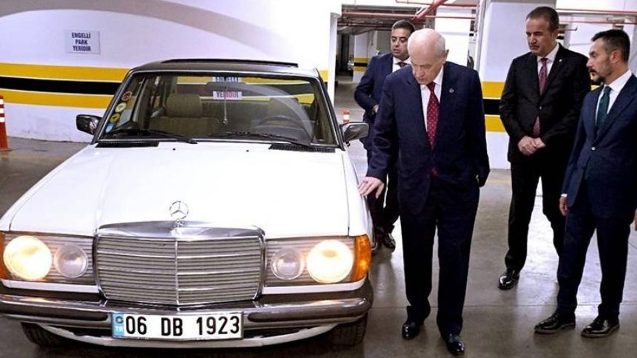 Devlet Bahçeli, MHP'li vekile klasik otomobil hediye etti