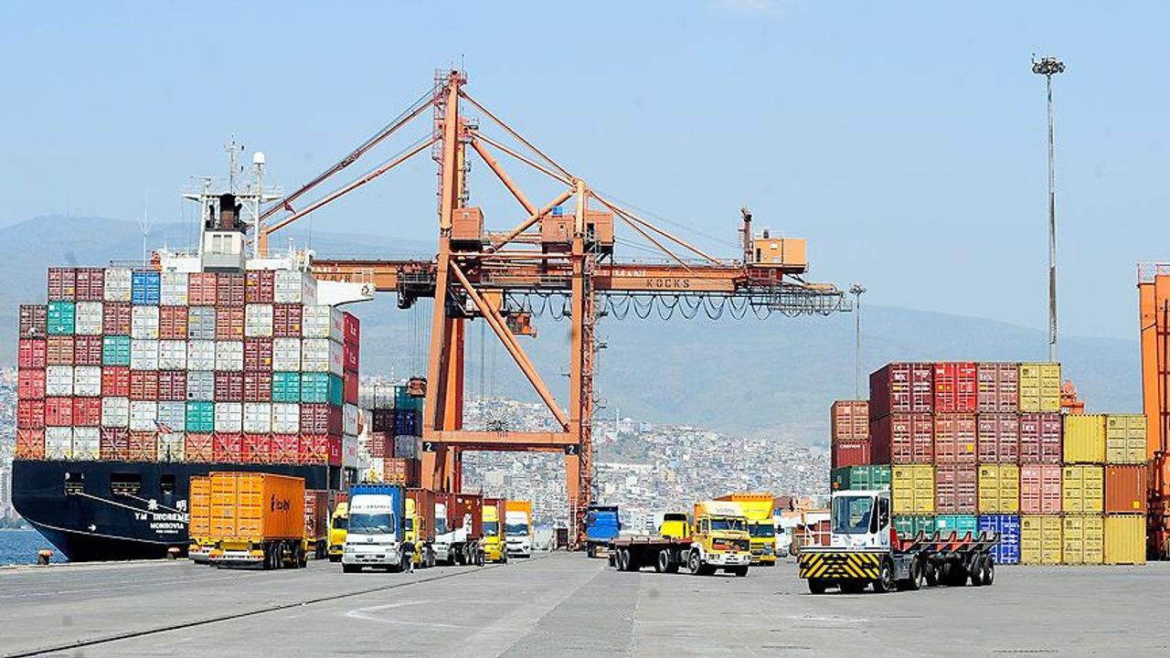 Ocak ayında ithalat geriledi, ihracat arttı 