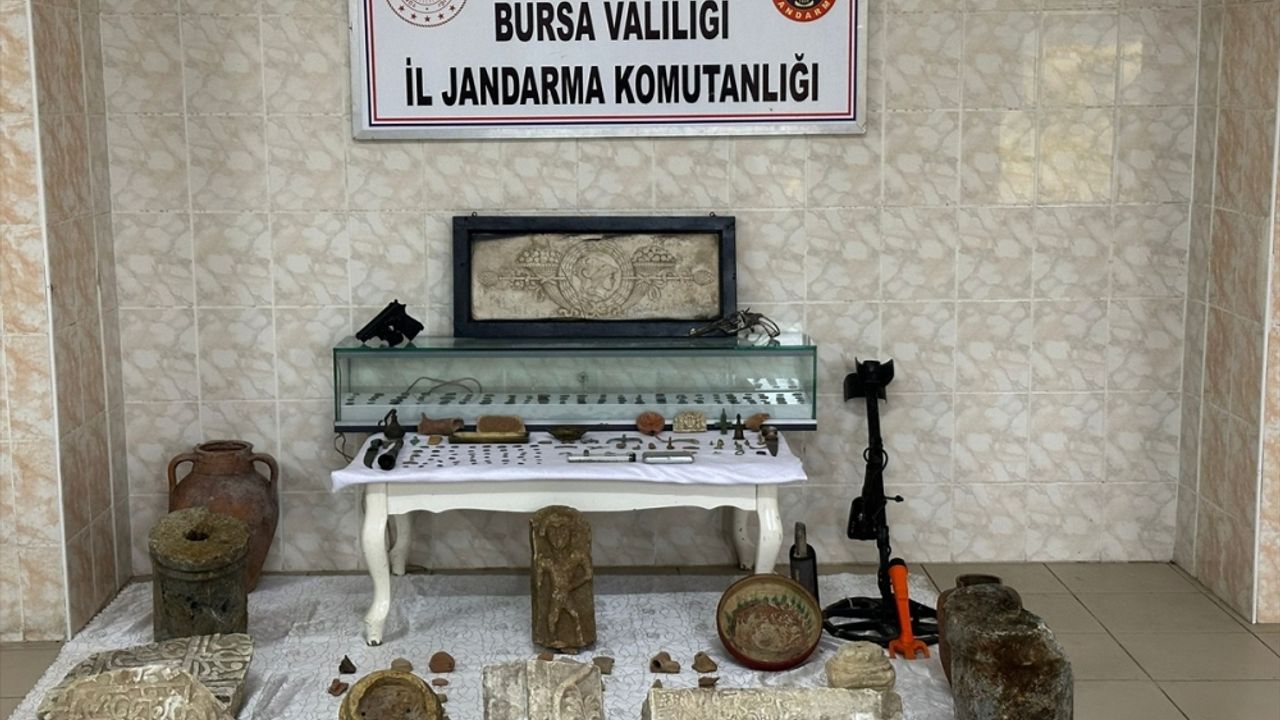 Bursa'da 250'yi aşkın tarihi eserin ele geçirildiği operasyonda 2 şüpheli yakalandı