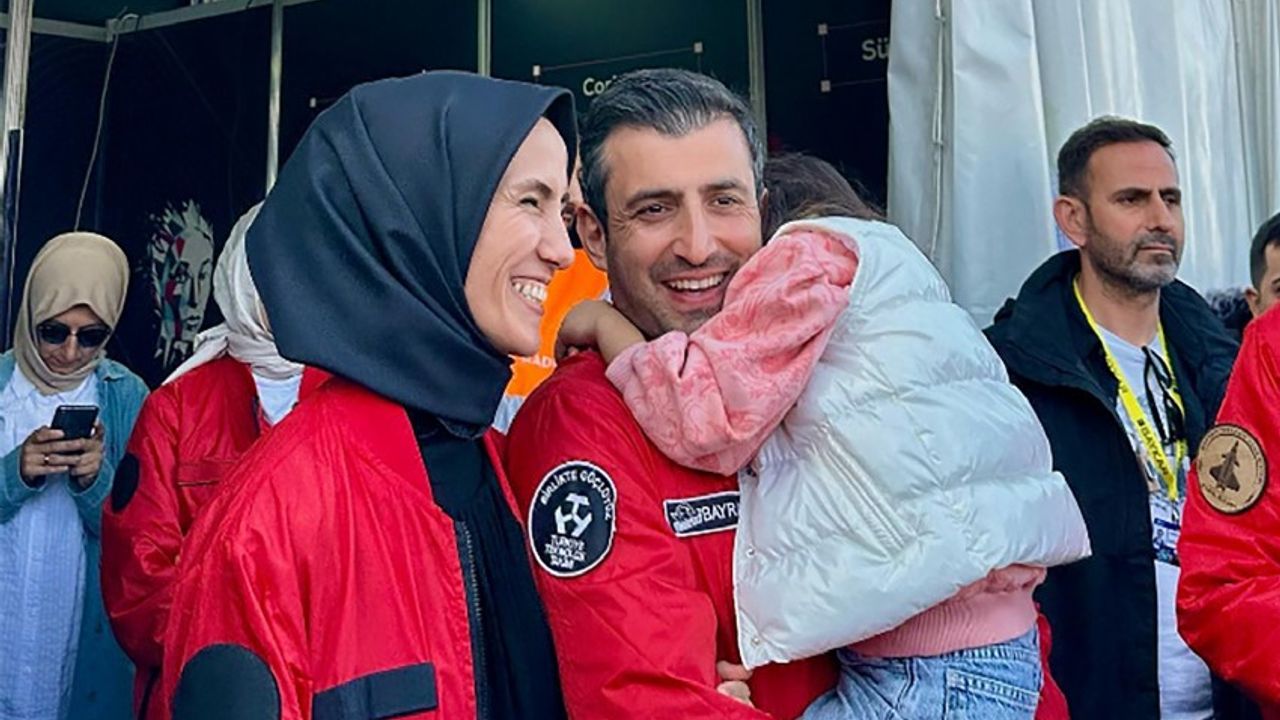 Selçuk Sümeyye Bayraktar çiftinin çocukları oldu: Cumhurbaşkanı Erdoğan, 9’uncu kez dede oldu