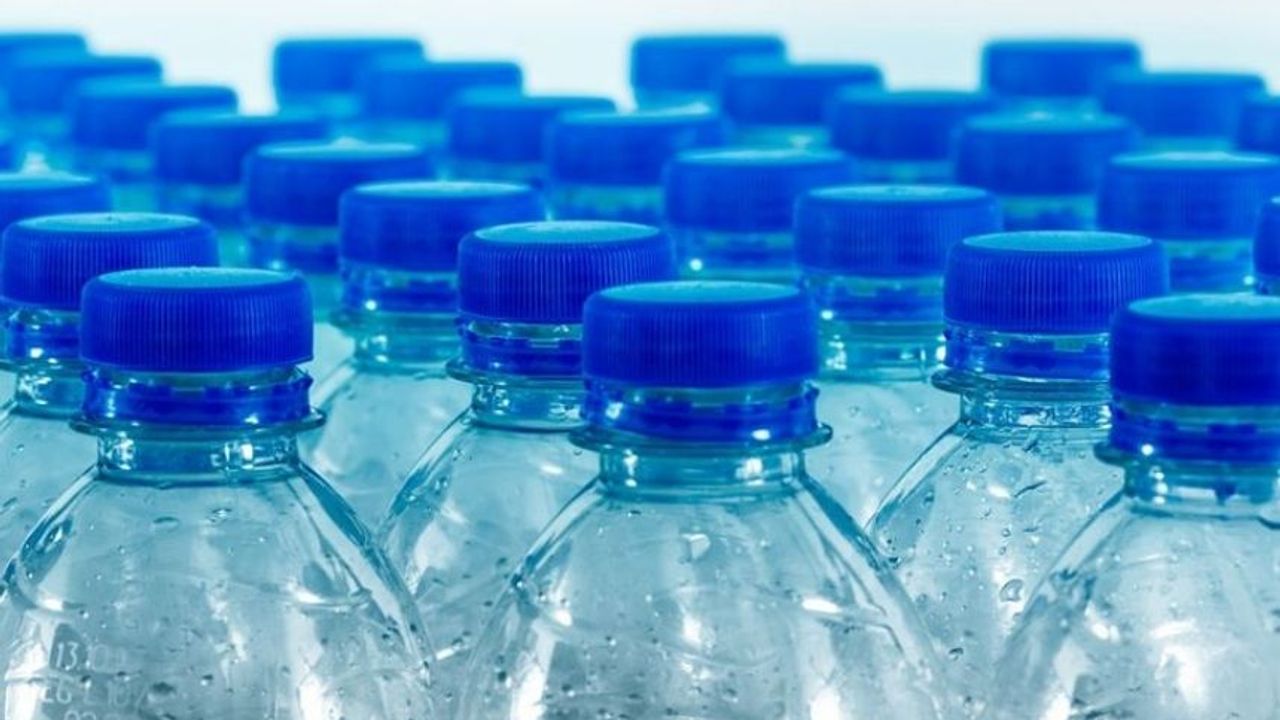 Pet şişelerle ilgili yeni araştırma: Yüz kat daha fazla plastik parçaya rastlandı