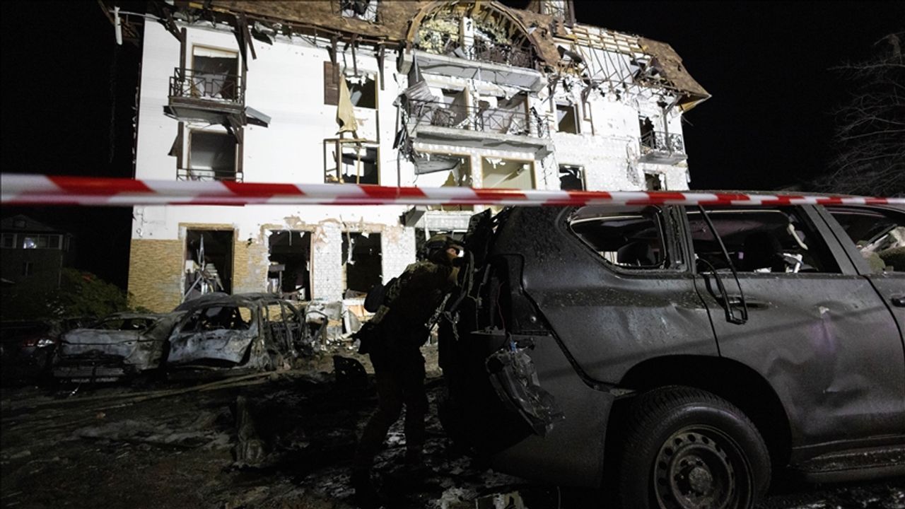 Ukrayna’da AA ekibinin de kaldığı otele füze saldırısı: 11 yaralı