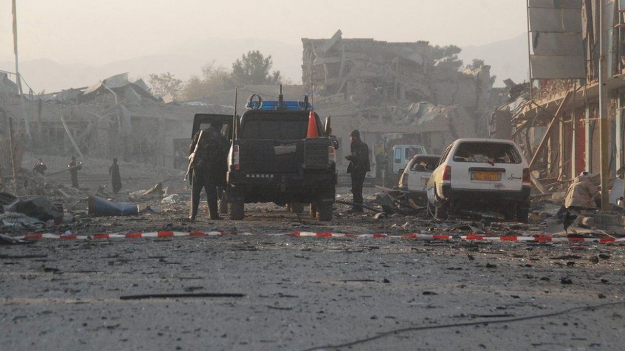 Afganistan'da peş peşe bombalı saldırı: 9 kişi öldü