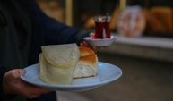 İzmir Beydağ'da kahvaltının vazgeçilmezi "simit dürüm"