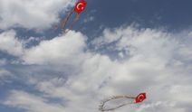 Ağrı'da Gazzeli çocuklar için uçurtmalar gökyüzüne bırakıldı