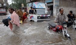 Pakistan'daki selde can kaybı 1638'e yükseldi