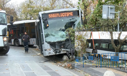 Kadıköy'de metrobüs yoldan çıktı