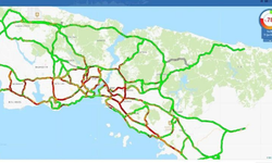 Yağışın etkisiyle trafik arttı, İstanbul'da yoğunluk haritası bordoya döndü