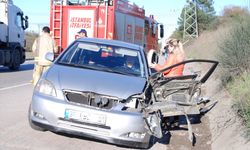 Pendik'te kamyonetle çarpışan otomobilin sürücüsü yaralandı