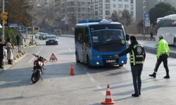 Polis yolcu gibi minibüse bindi şoförlere ceza yazdı