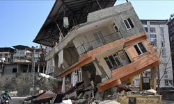 Osmaniye'de depremde ağır hasar gören binaların delil tespiti yapılmadan yıkımı, mahkeme kararıyla durduruldu