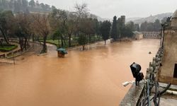 Sahte vali okulları tatil etti