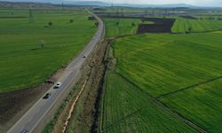 Deprem bölgesinde korkutan görüntü! Kayan ve çöken yollar böyle görüntülendi