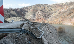 Depremler Adıyaman-Çelikhan yolunda çökmeye yol açtı