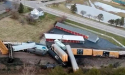 Korkutan tren kazası: 20 vagon raydan çıktı