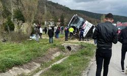 Bilecik'te yolcu otobüsü şarampole devrildi: 12 yaralı