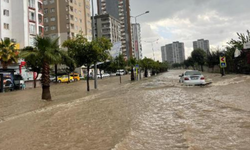 Adana'da sağanak ve dolu yağışı etkili oldu! Yollar göle döndü