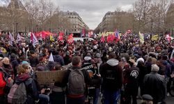 Paris'te emeklilik reformu karşıtı gösterilerin belediyeye maliyeti 1,6 milyon avro