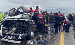 Sivas'ta TIR ve minibüs çarpıştı: Ölü ve çok sayıda yaralı var!