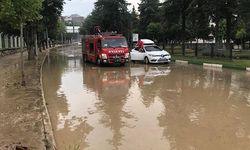 Amasya'yı sel vurdu: Caddeler suyla doldu