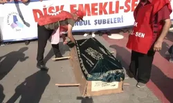 DİSK'ten 'tabutlu' eylem: Emekli geçinemiyor!