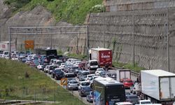 3 farklı noktada zincirleme kaza: İstanbul yönü ulaşıma kapandı