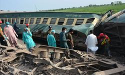 Pakistan'da tren yoldan çıktı! 28 ölü, 50 yaralı