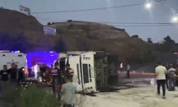 Elazığ'da kamyon devrildi: 5 yaralı 