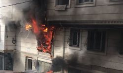4 katlı binada yangın: 4 kişi hastaneye kaldırıldı 