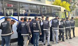 İzmir'deki FETÖ'ye 'Kıskaç' operasyonu: 28 tutuklama