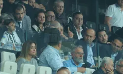 Beşiktaş'ın Avrupa maçına giden GS’li başkan parmak sallayarak stadyumdan ayrıldı