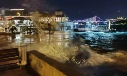 Marmara'da fırtına engeli: Dalgalar 3 metreye ulaştı, seferler iptal edildi