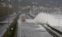 Karadeniz sahil yolu trafiğe kapandı
