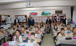 Amasya’da öğrenciler, Öğretmenler Günü için topladıkları paraları Filistinlilere bağışladı