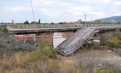 Balıkesir'de kuvvetli yağış: Köprü kısmen çöktü