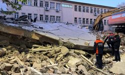 Depremin etkileri sürüyor: Adıyaman'da ağır hasarlı 5 katlı bina çöktü