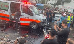 Ağır yaralılar taşınıyordu! İşgalci İsrail ambulans konvoyunu bombaladı